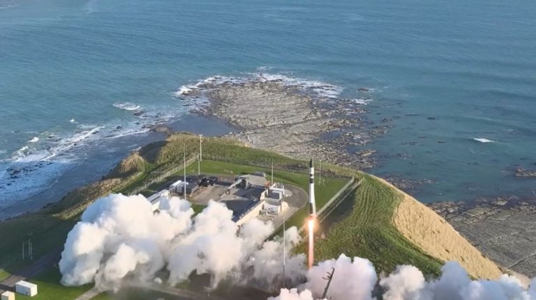 Rocket Lab launches 2 tiny NASA hurricane-watching probes to orbit_6470b5ef417c2.jpeg