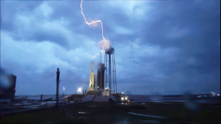 See the moment lightning struck SpaceX’s Falcon Heavy rocket launch pad (photo)_64526923557ca.jpeg