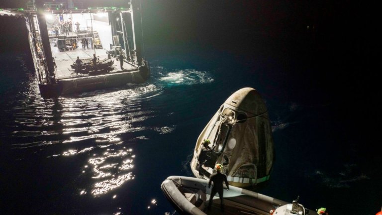 SpaceX Dragon capsule carrying private Ax-2 astronauts splashes down off Florida coast (video)_64774daa38c35.jpeg