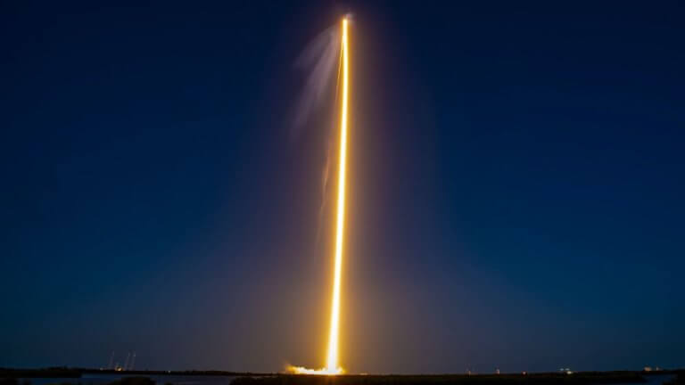 SpaceX Falcon Heavy lights up the night sky in these incredible launch photos_6453b703140aa.jpeg