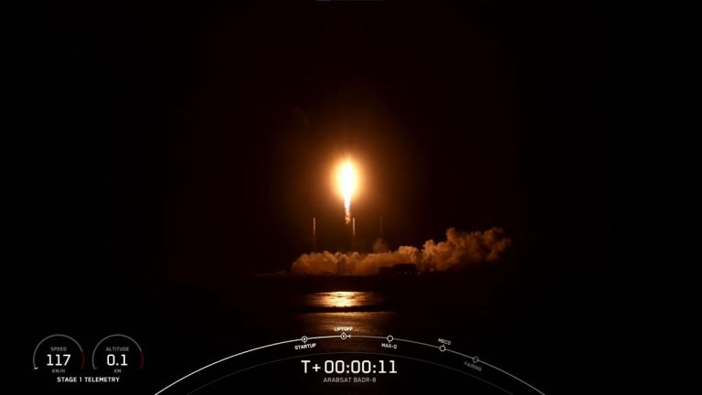 SpaceX launches huge Arabsat BADR-8 satellite into orbit, lands rocket at sea (video)_647207b64234c.jpeg