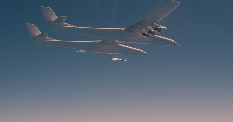 Stratolaunch’s huge Roc plane drops hypersonic test vehicle for 1st time (video)_64639197f1c38.jpeg