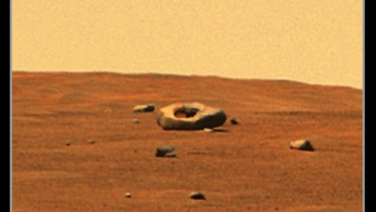 Mars donut! Perseverance rover spots holey Red Planet rock (photo)_649dc38fb58fd.jpeg