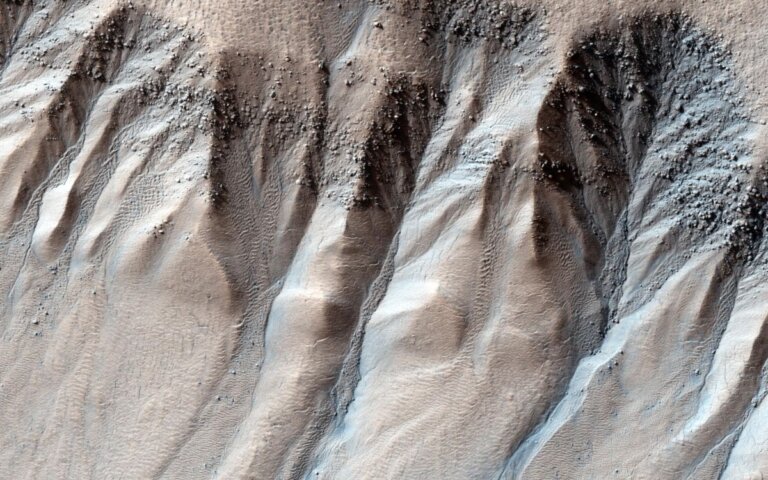 On This Day In Space: June 22, 2000: Possible evidence of liquid water found on Mars_6495a1da951b8.jpeg