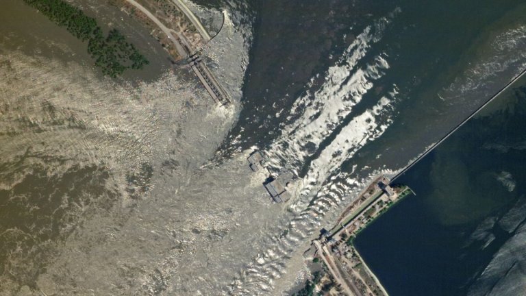 Satellites watch floods ravage Ukraine following dam collapse (photos)_64808a2312037.jpeg