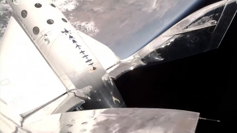 Virgin Galactic aces its 1st-ever commercial launch of suborbital space plane (video)_649dc26d7a51c.jpeg