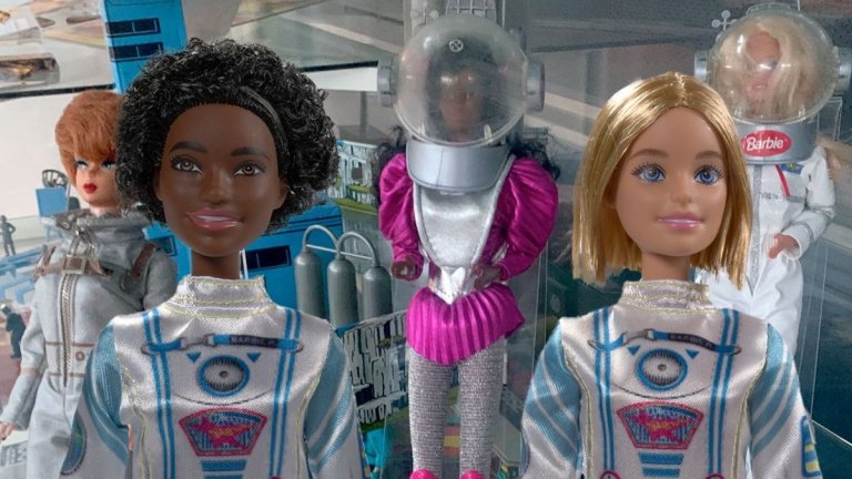 1st Barbie dolls to fly into space make their debut at Smithsonian Air and Space Museum_64b93d7177d47.jpeg