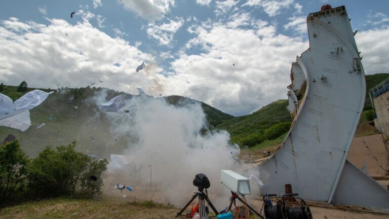 Boom! Watch an inflatable space habitat explode during testing (video)_64ad60af91143.jpeg