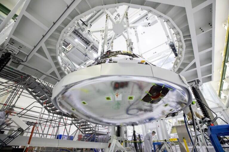 Orion spacecraft gets its heat shield for Artemis 2 moon mission (photo)_64a96b83cd56e.jpeg