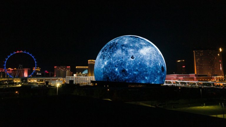 See the wild Las Vegas Sphere transform into Earth, Mars and the moon (photos)_64b2a5e2c0953.jpeg