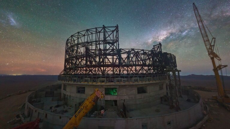 See the world’s largest telescope come together beneath the Milky Way (video)_64aeb110978a5.jpeg