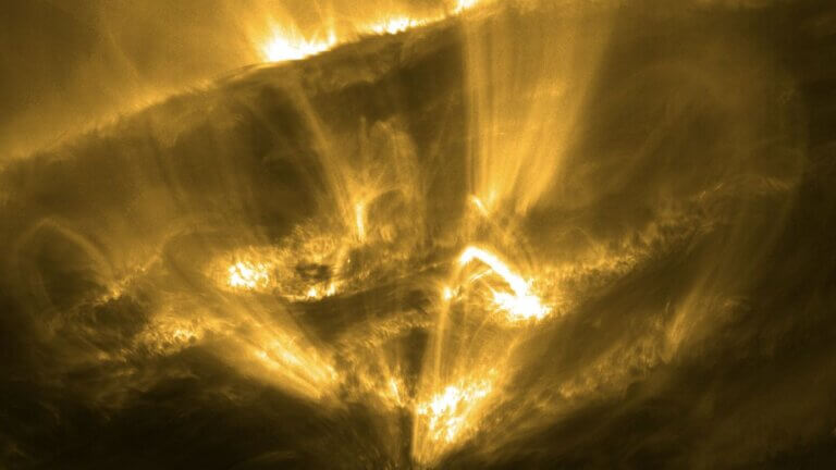 “Shooting stars” seen raining down on the sun for the first time (images)_64a56f2bb4f91.jpeg