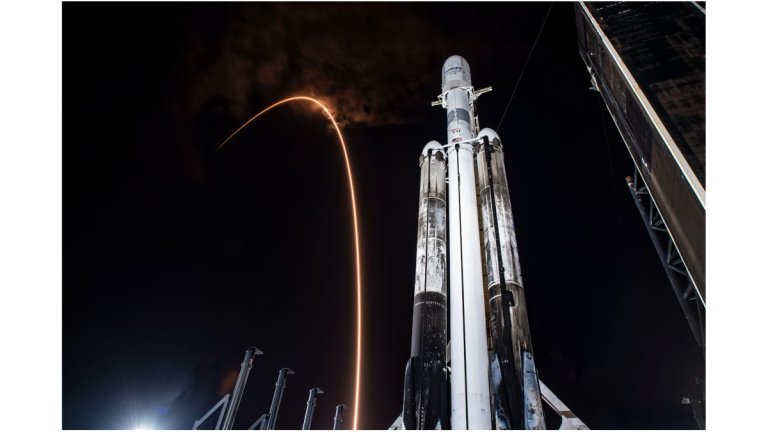 SpaceX rocket double play! Falcon 9 soars over Falcon Heavy in gorgeous launch video, photo_64c51ac7527a2.jpeg