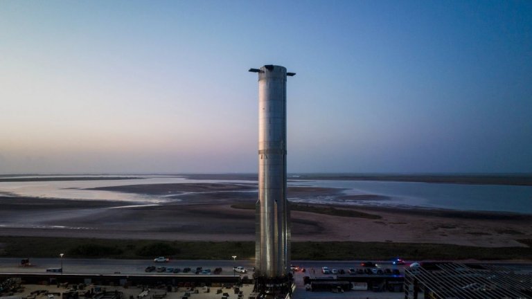 SpaceX rolls Starship Super Heavy booster back to the pad ahead of next launch (photos)_64bbe034a8f8f.jpeg