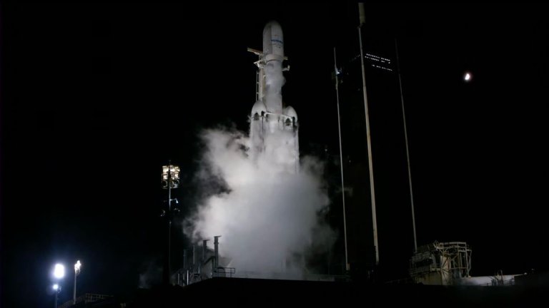 SpaceX scrubs record-breaking Falcon Heavy rocket launch (video)_64c2778764897.jpeg