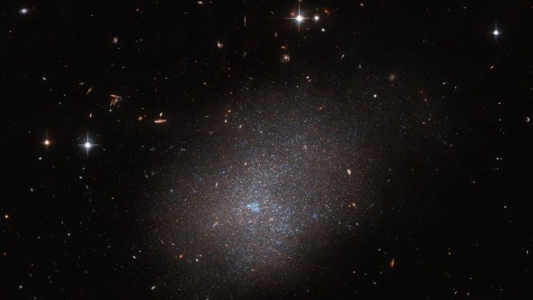 Hubble Space Telescope captures ‘ghostly’ glow of distant galaxy (photo)_64e60f0ba5b96.jpeg