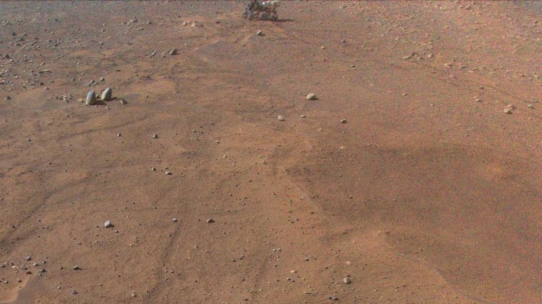 Mars helicopter Ingenuity spies Perseverance rover during 54th Red Planet flight (photo, video)_64d2496b70cd6.jpeg