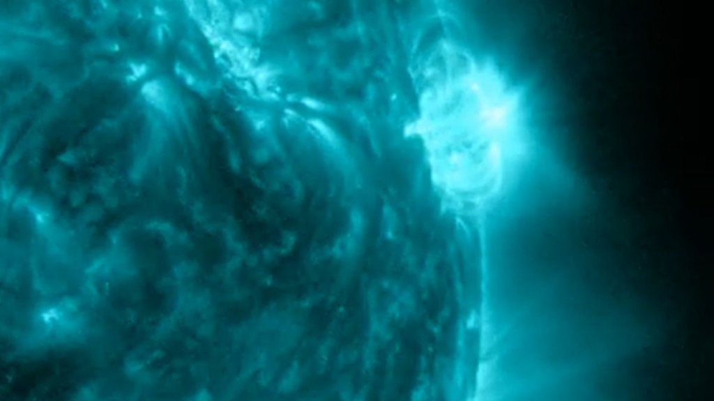 Powerful sun storm knocks out radio transmissions across North America_64d39b48cae03.jpeg