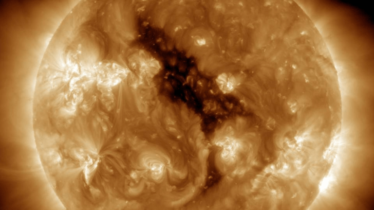 Solar Orbiter observes rapid, tiny jets on sun that may be the solar wind’s power source_64e7c2150bab8.png