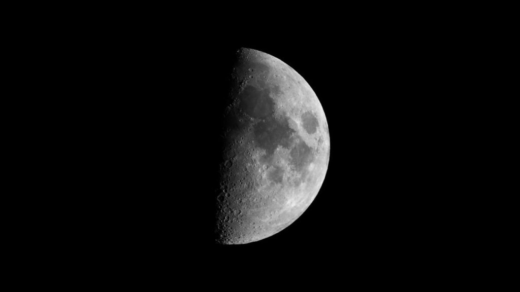 Stay up late to see the half-lit moon during its last quarter phase tonight_64d249809e144.jpeg