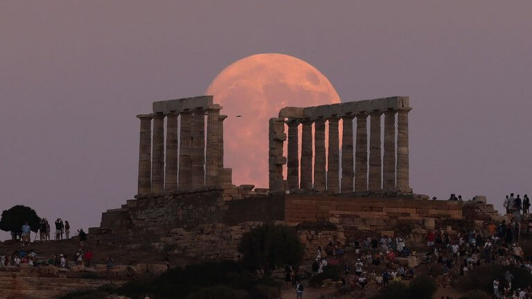 Sturgeon supermoon lights up skies around the world (photos)_64cbb28803f18.jpeg