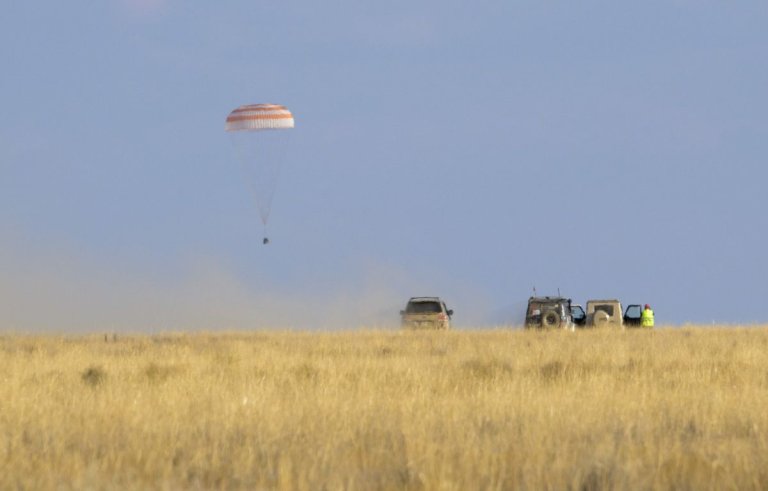 Record-setting NASA astronaut lands with Russian crewmates after 1 year on space station_65145187e84fe.jpeg