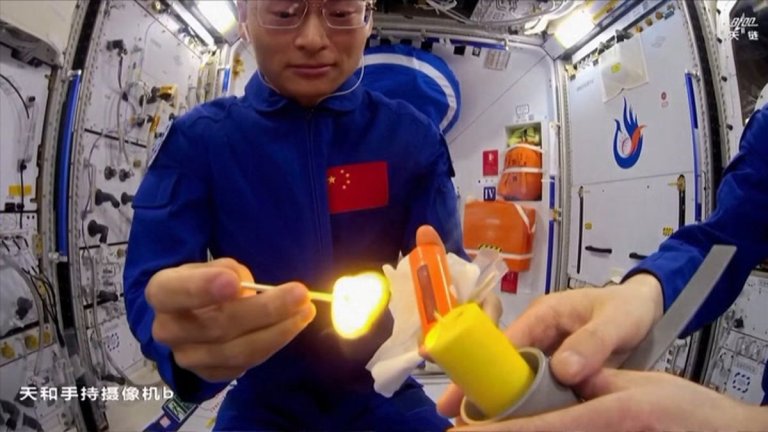 Watch Chinese astronauts light a match on Tiangong space station (video)_6516f09e47c4f.jpeg