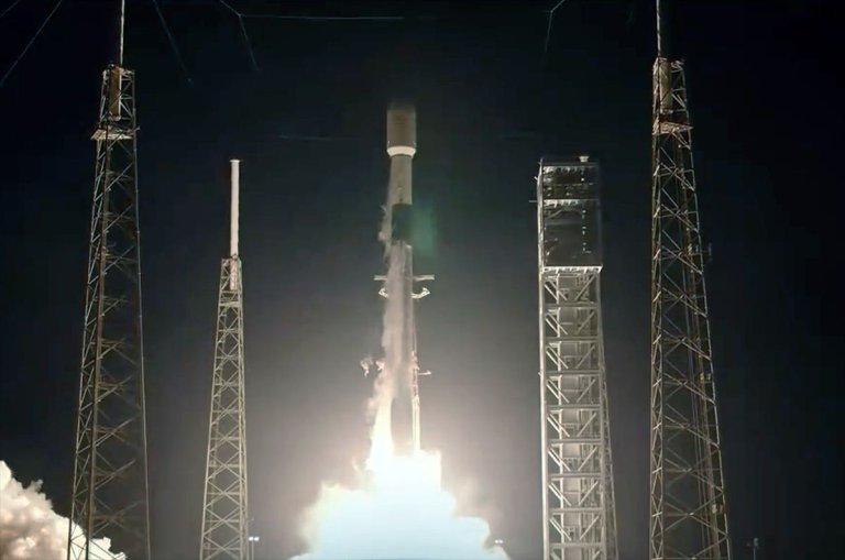 SpaceX launches Starlink satellites on 16th re-flight for Falcon 9 first stage_652f89e8f1428.jpeg