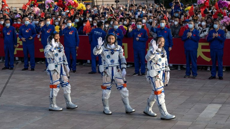 Watch China’s Shenzhou 16 space station astronauts return to Earth tonight (video)_65401f6d43c89.jpeg