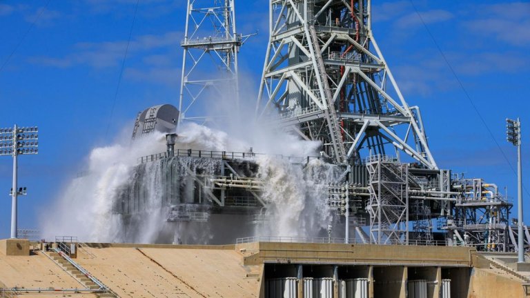 Watch NASA’s Artemis 2 mobile rocket launcher get soaked during water deluge test (video)_653bc6cd82c3c.jpeg