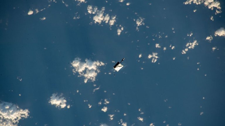 Astronauts dropped a tool bag during an ISS spacewalk, and you can see it with binoculars_654e8a3592b69.jpeg