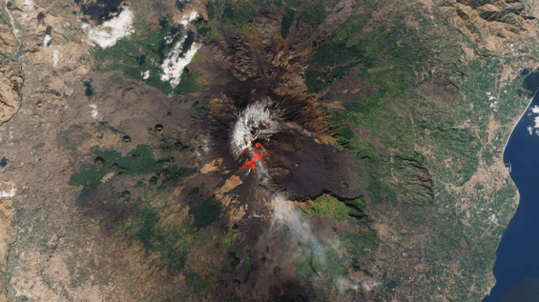 Satellites watch lava flows of Italy’s Mount Etna volcano eruption (image)_6557bd191f0fc.png