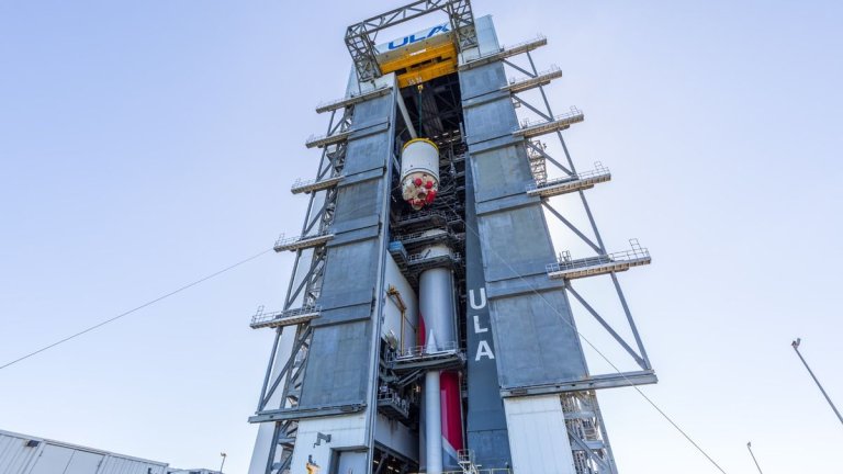 See ULA assemble new Vulcan Centaur rocket for its 1st launch on Dec. 24 (photos)_6564b0ed9b4c3.jpeg