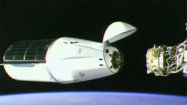 SpaceX Dragon cargo ship docks at ISS with laser experiment and more (video)_654ff13c12560.jpeg