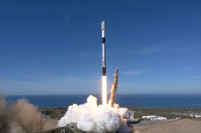 SpaceX launches 90 payloads into orbit on ‘rideshare’ mission_654ff124beb70.jpeg