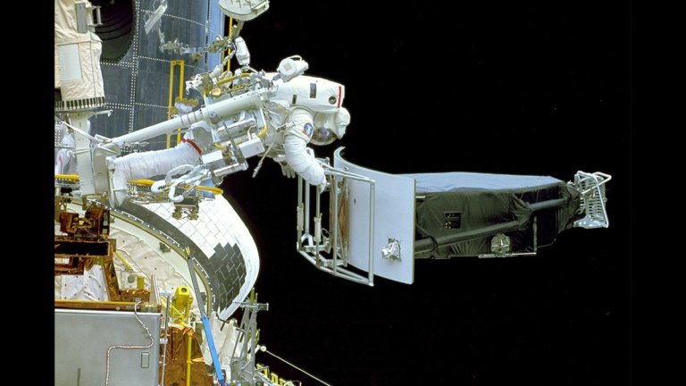 30 years ago, astronauts saved the Hubble Space Telescope_6589c60ff3663.jpeg