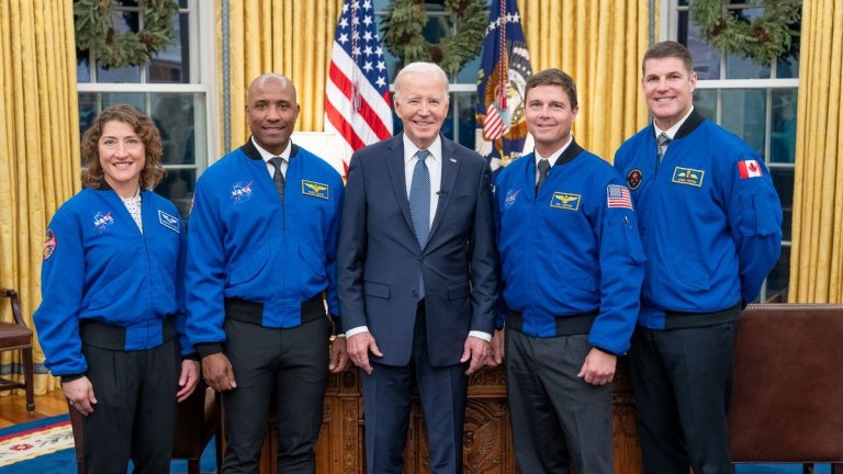 Artemis 2 moon astronauts discuss 21st-century ‘moonshots’ with President Biden_658356276ec60.jpeg