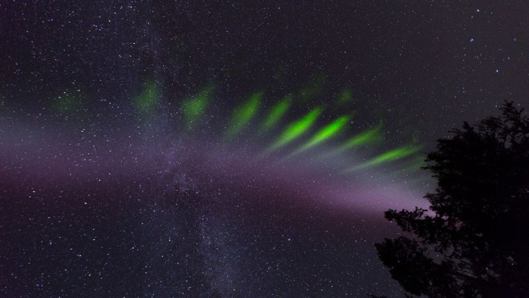 Aurora-like ‘Steve’ phenomenon and glowing ‘picket fences’ point to unknown exotic physics_657b7486ae3be.jpeg