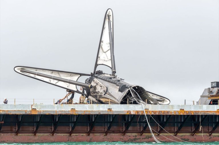 History-making SpaceX Falcon 9 booster mostly destroyed in post-flight topple_658cbf1bd3dd1.jpeg