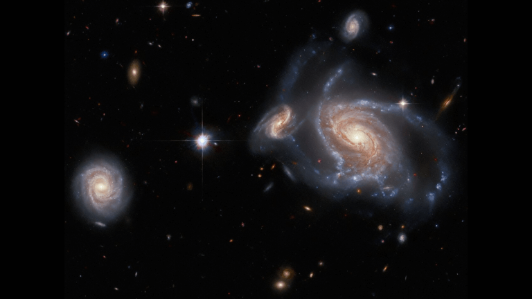 Hubble Space Telescope spots a festive gathering of spiral galaxies (image)_658b6d8850441.png