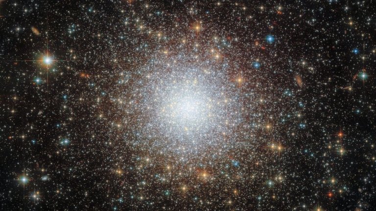 Hubble Telescope sees a bright ‘snowball’ of stars in the Milky Way’s neighbor (image)_6589c60595c51.jpeg