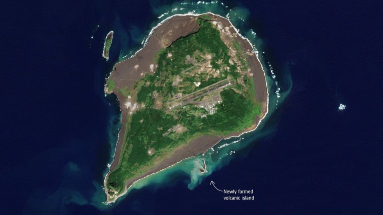 Satellites watch as Japan’s new volcanic island continues to grow (image)_65715c5d7e316.jpeg