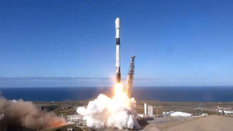 SpaceX launches Irish, South Korean satellites and lands its 250th rocket (video)_656a531a3482a.jpeg