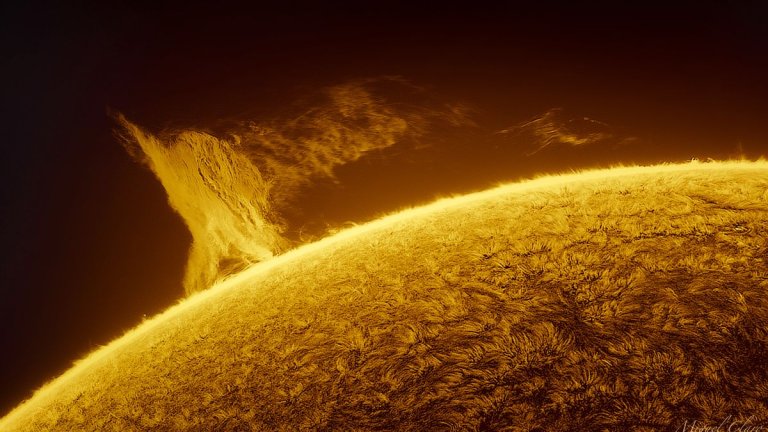 Watch giant loop of plasma dance above the sun in stunning video_658722d767622.jpeg