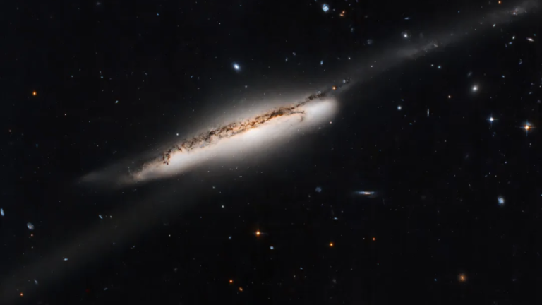 Hubble Telescope spies massive ‘bridge of stars’ connecting 2 galaxies on collision course (image)_65b832503846d.png