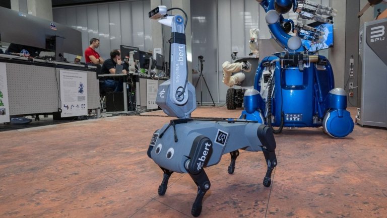 ISS astronaut controls Bert the dog-like robot on Earth during simulated Mars mission_65b7c1b40aabc.jpeg