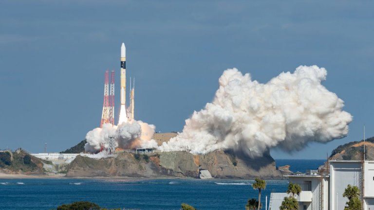 Japan’s 1st launch of 2024 sends spy satellite to orbit (photos)_65a1aff87bbf1.jpeg