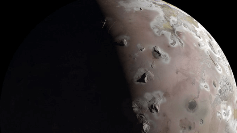 NASA flies extremely close by volcano world, captures wild footage_6599896d67657.png