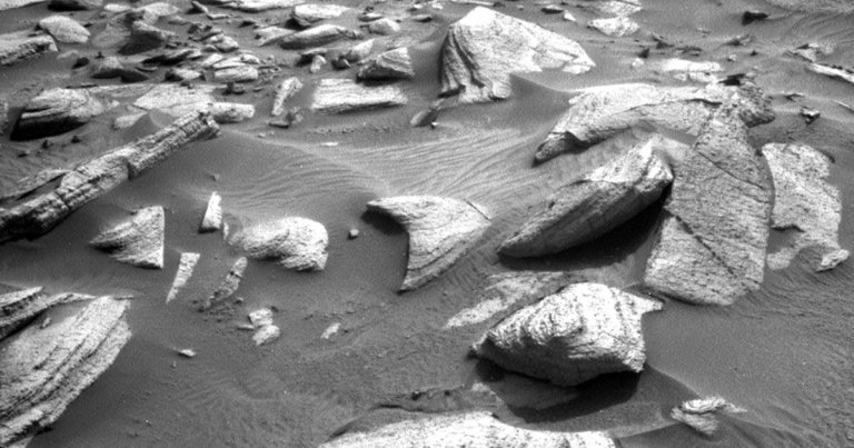 NASA Rover Spots “Star Trek” Symbol on Mars_65ac0d35b9b86.jpeg