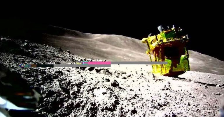 Photo Shows Japanese Moon Lander Is Upside Down on Lunar Surface_65b2865b1f124.jpeg